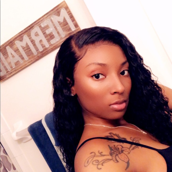 Meet Your Posher 🧜🏽‍♀️ - Picture 3 of 6